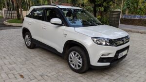 Maruti Suzuki Brezza का इंटीरियर बेहद आरामदायक और आधुनिक है।